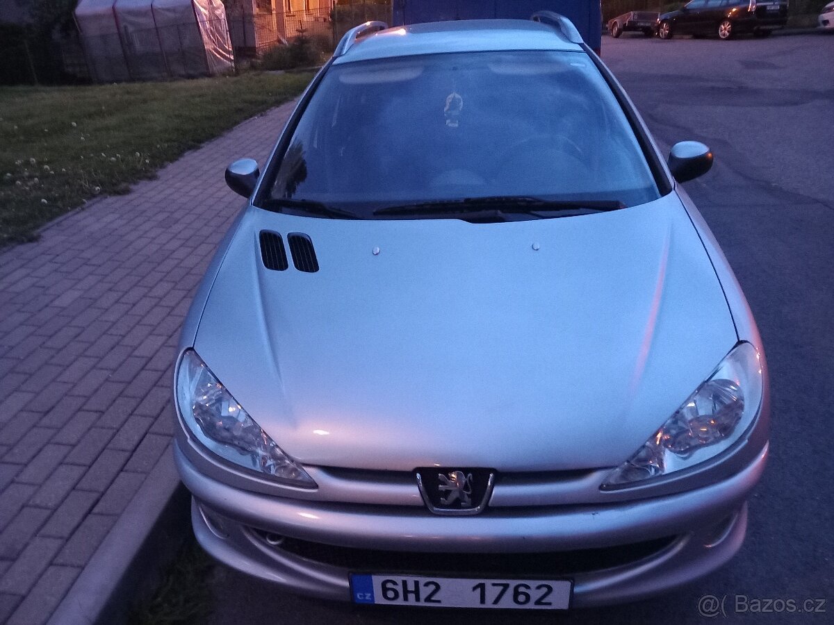 Peugeot 206sw combi 1,4 benzin 65kw rok 2004