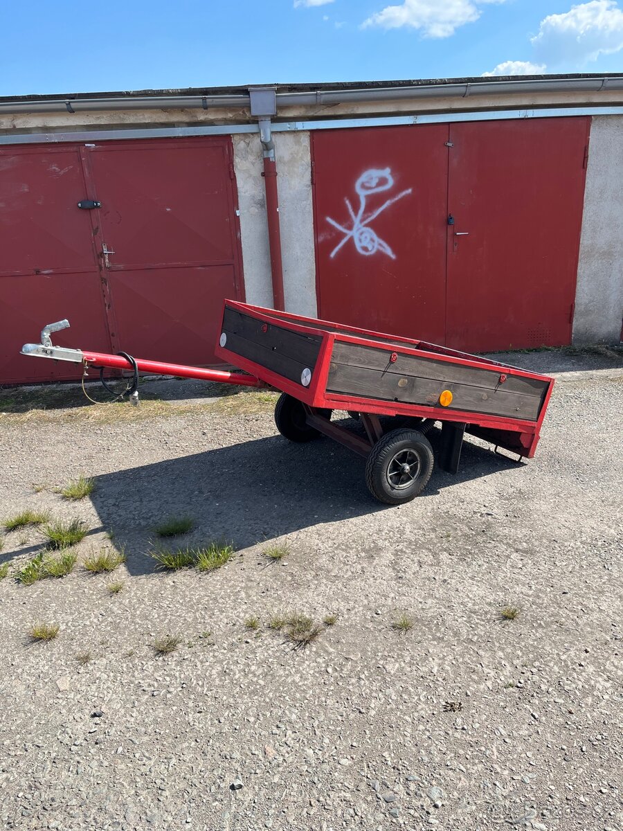 Přívěsný vozík