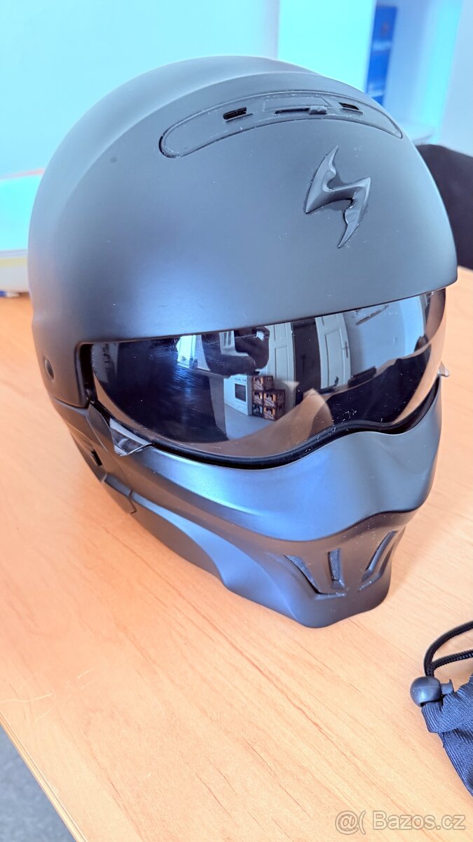 Helma na motorku Scorpion EXO-Combat EVO XL - TOP STAV