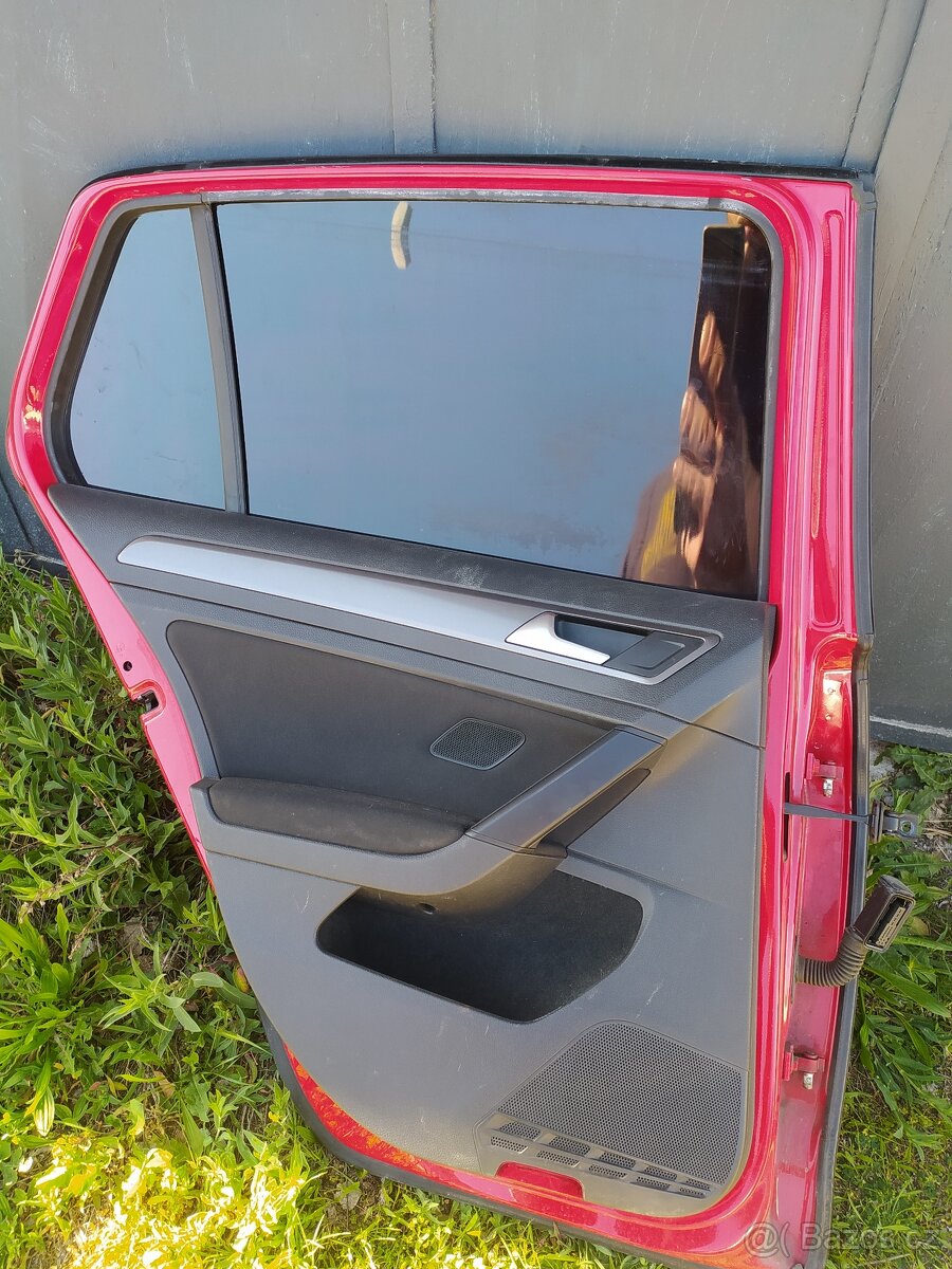 VE Golf 7 VII hatchback leve zadní dveře 5G0 5G4