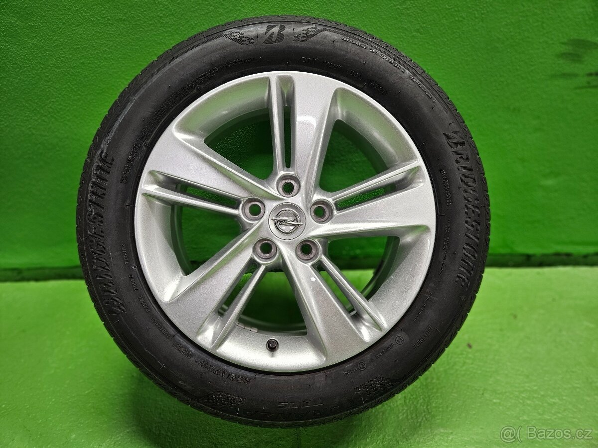 17 INSIGNIA 5X115 ET45 7.5J 225/55 R17 97W