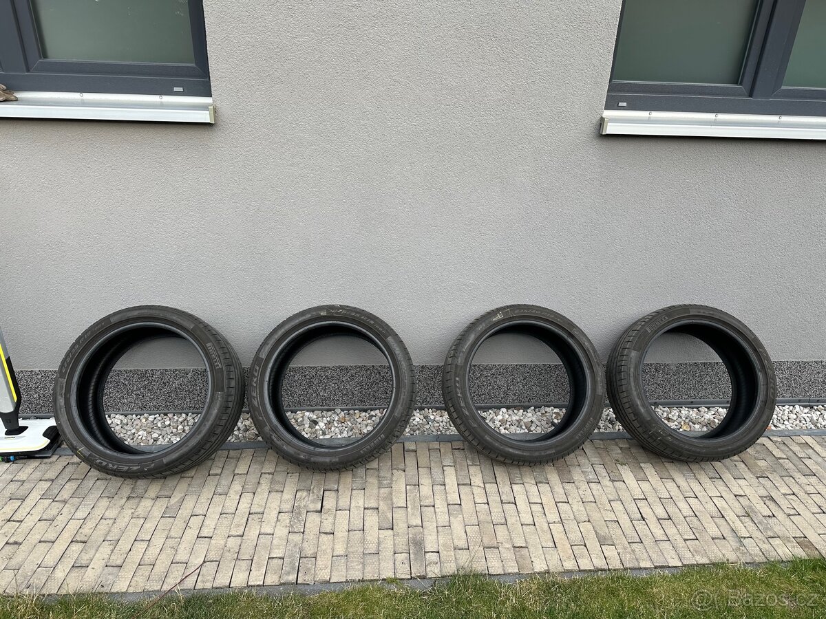 Pirelli P Zero 4 - 19" dvourozměr