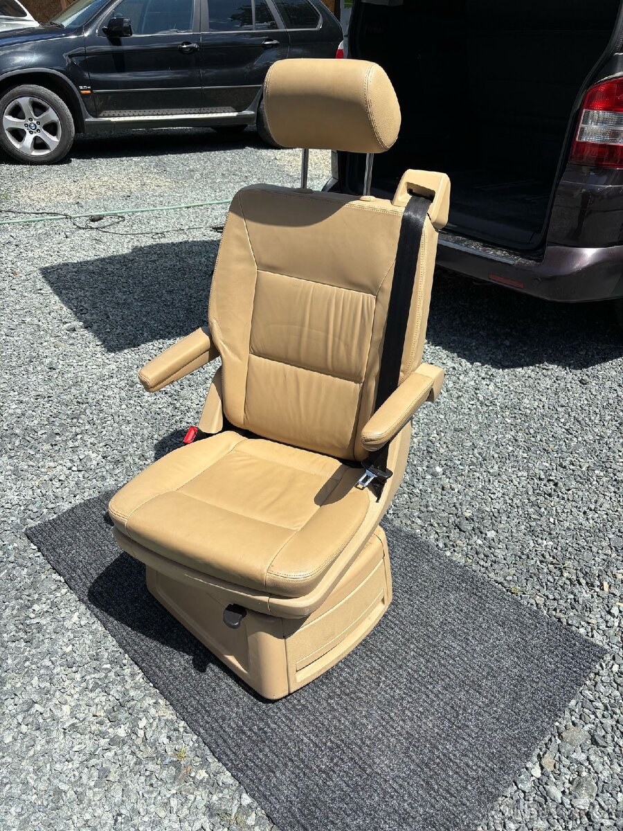 VW Multivan sedačka