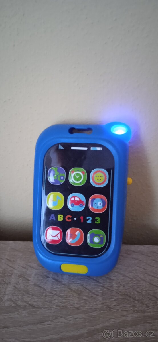 Telefon a jiné hračky