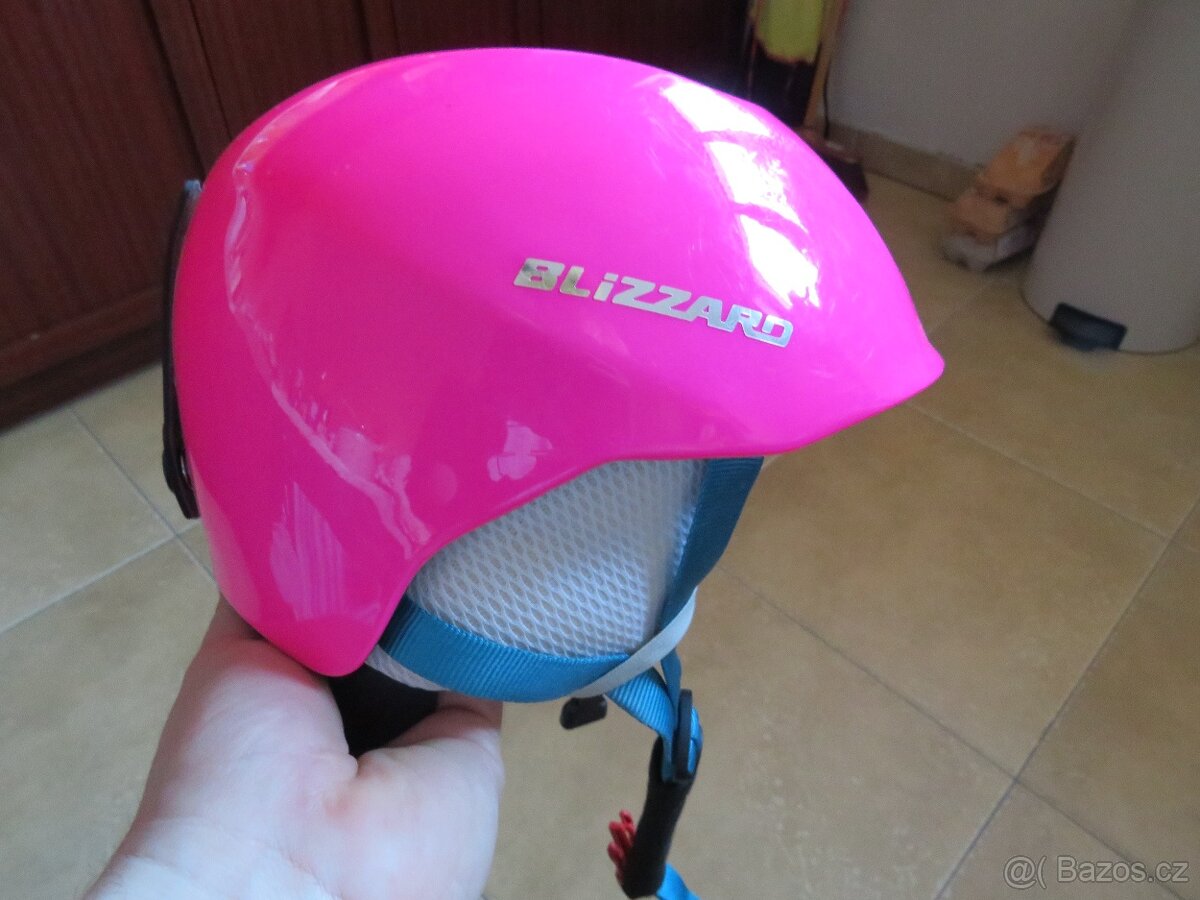 Dívčí lyžařská helma