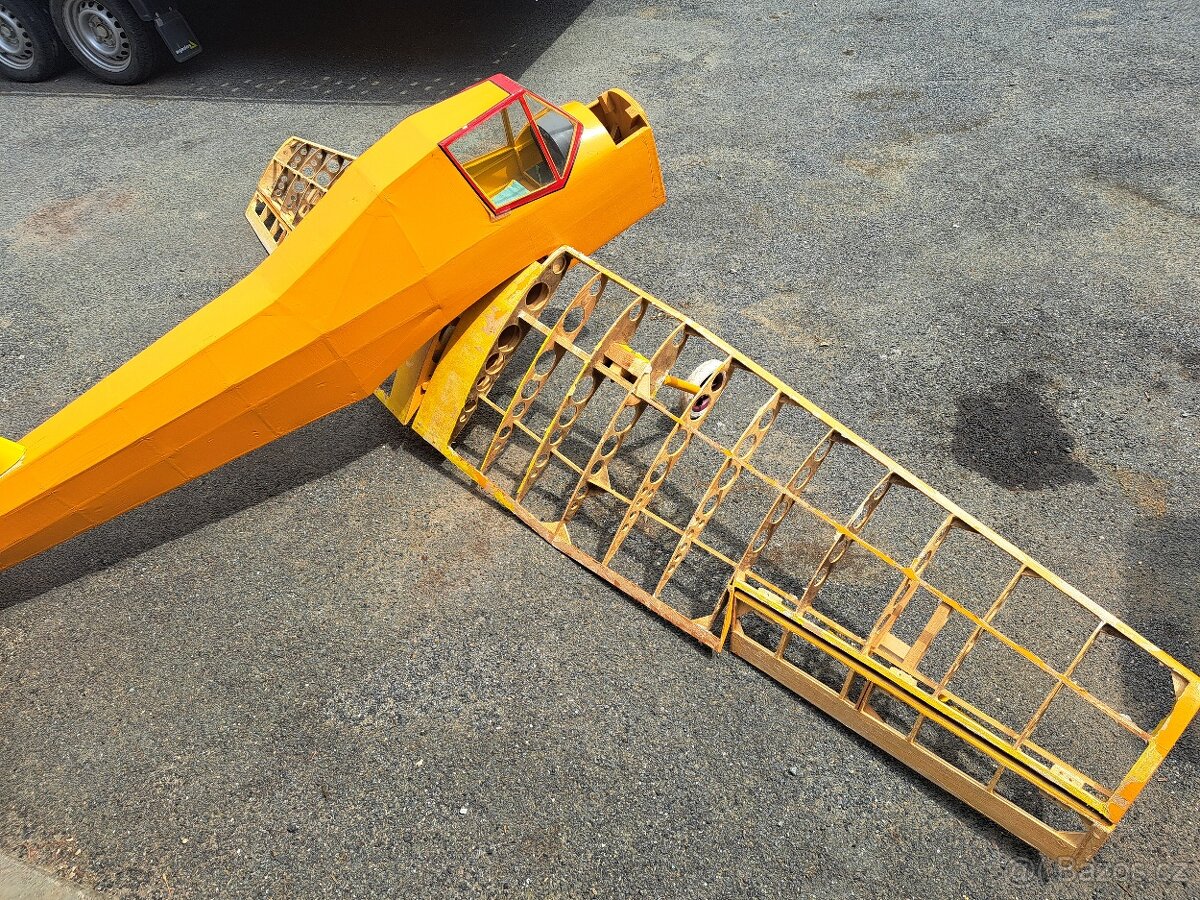 Letadlo Čmelák poptávka.