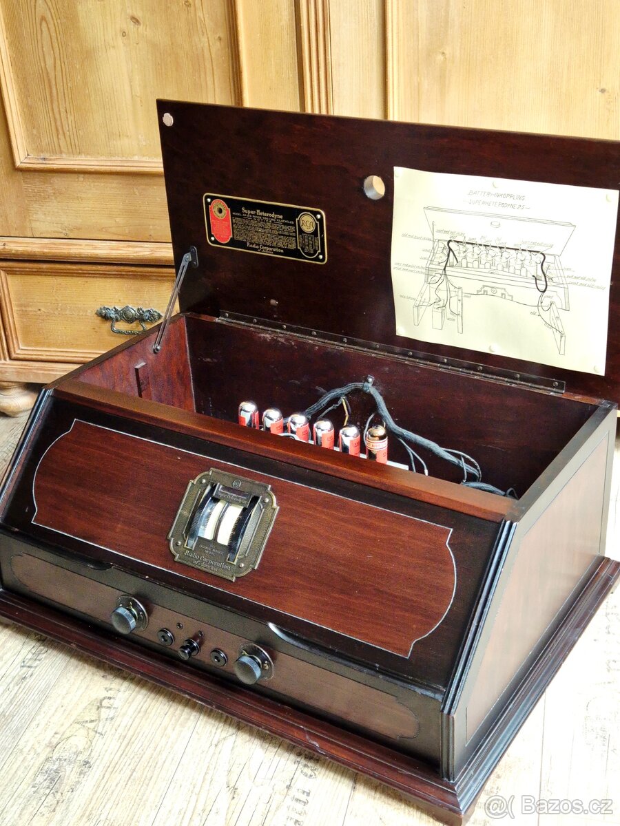 Velké starožitné rádio RCA, Super-Heterodyne,  1925