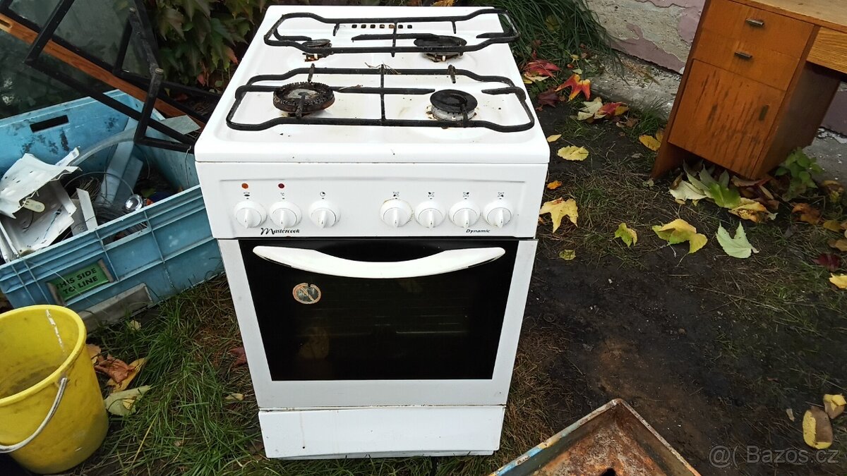 Sporák plynový s troubou .