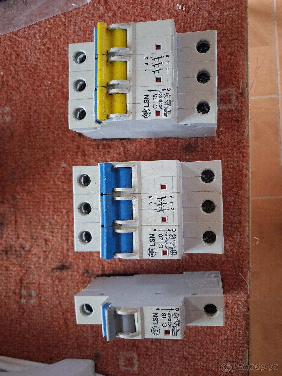 Prodám jističe  do rozvodnice RD