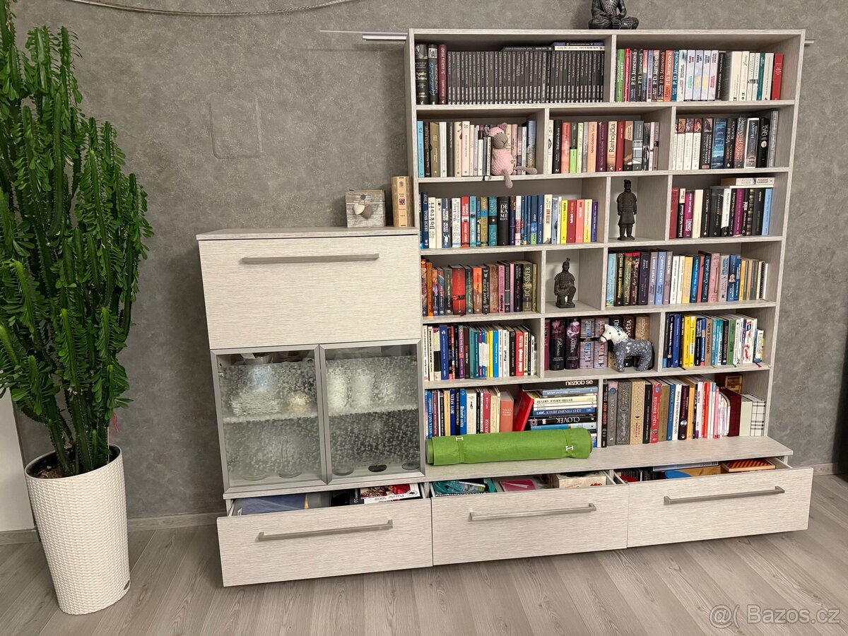 Knihovna se 3 šuplíky