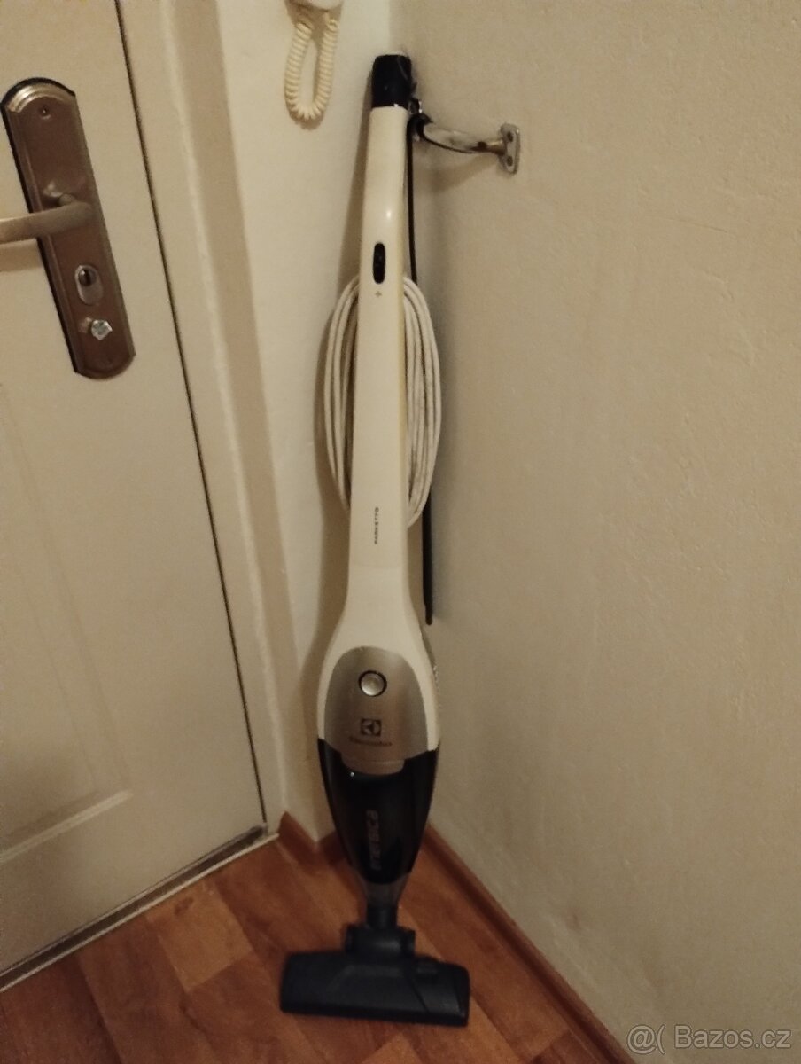 Prodám síťový vysavač Electrolux