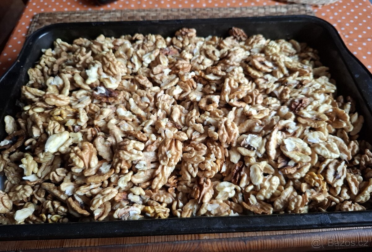 Loupané vlašské ořechy