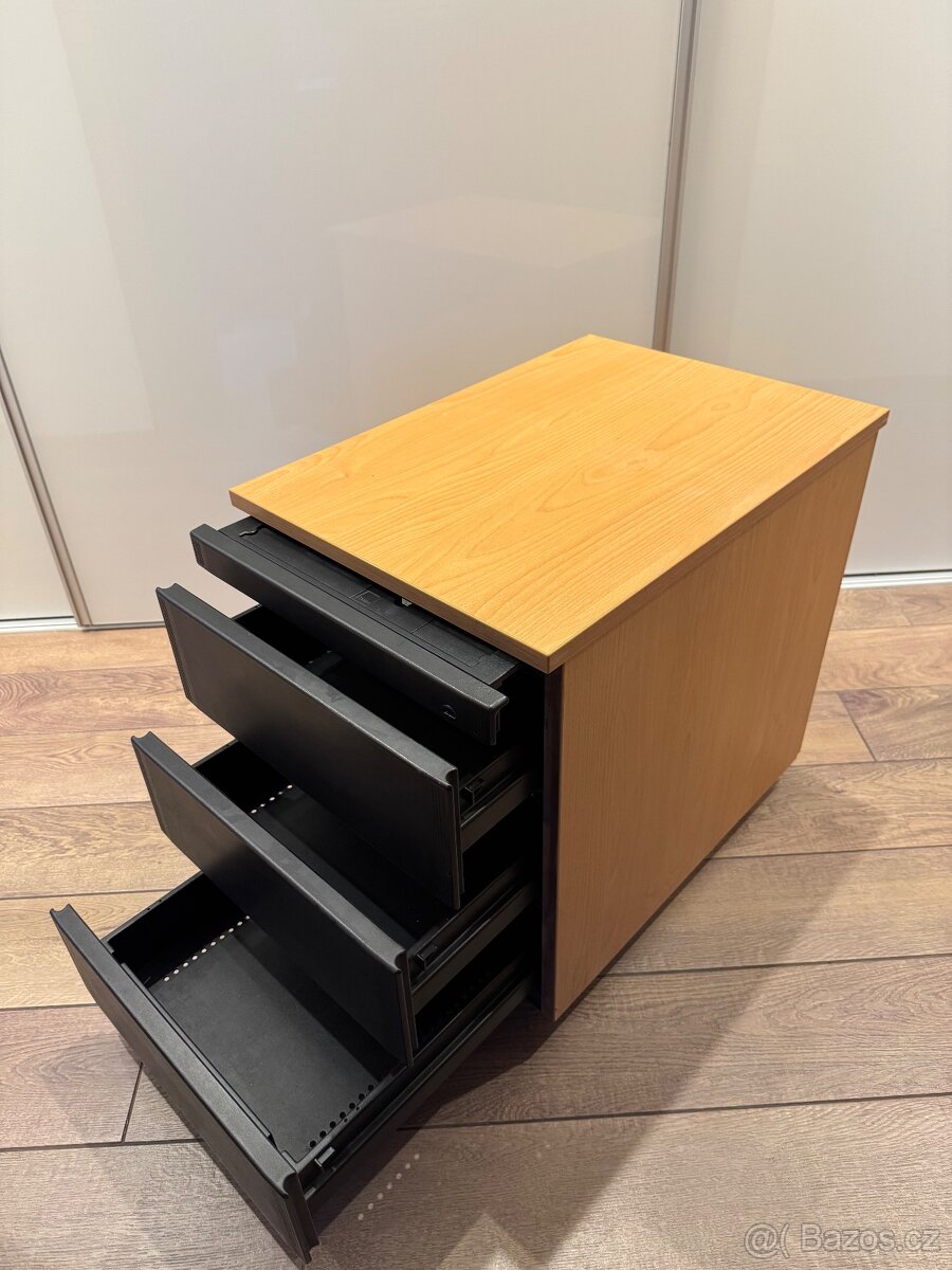 Kontejner se šuplíky