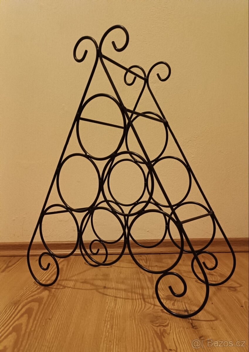 Kovový stojan na víno P6