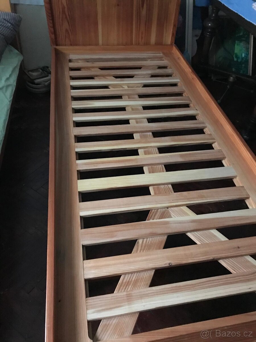 🪵 Ručně vyráběná masivní dřevěná postel – poctivá práce