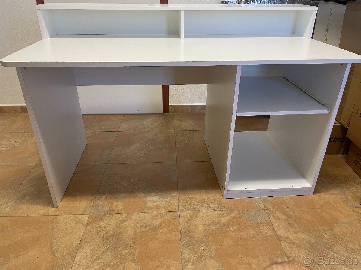 Pracovní stůl