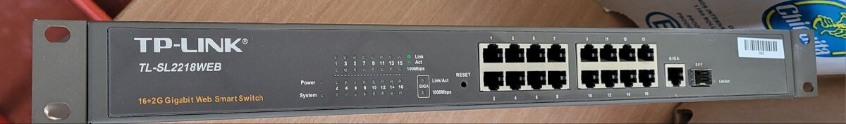 Rackovy gbit switch 16p + combo SFP