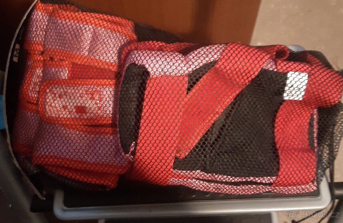 Chrániče na ruce a kolena
