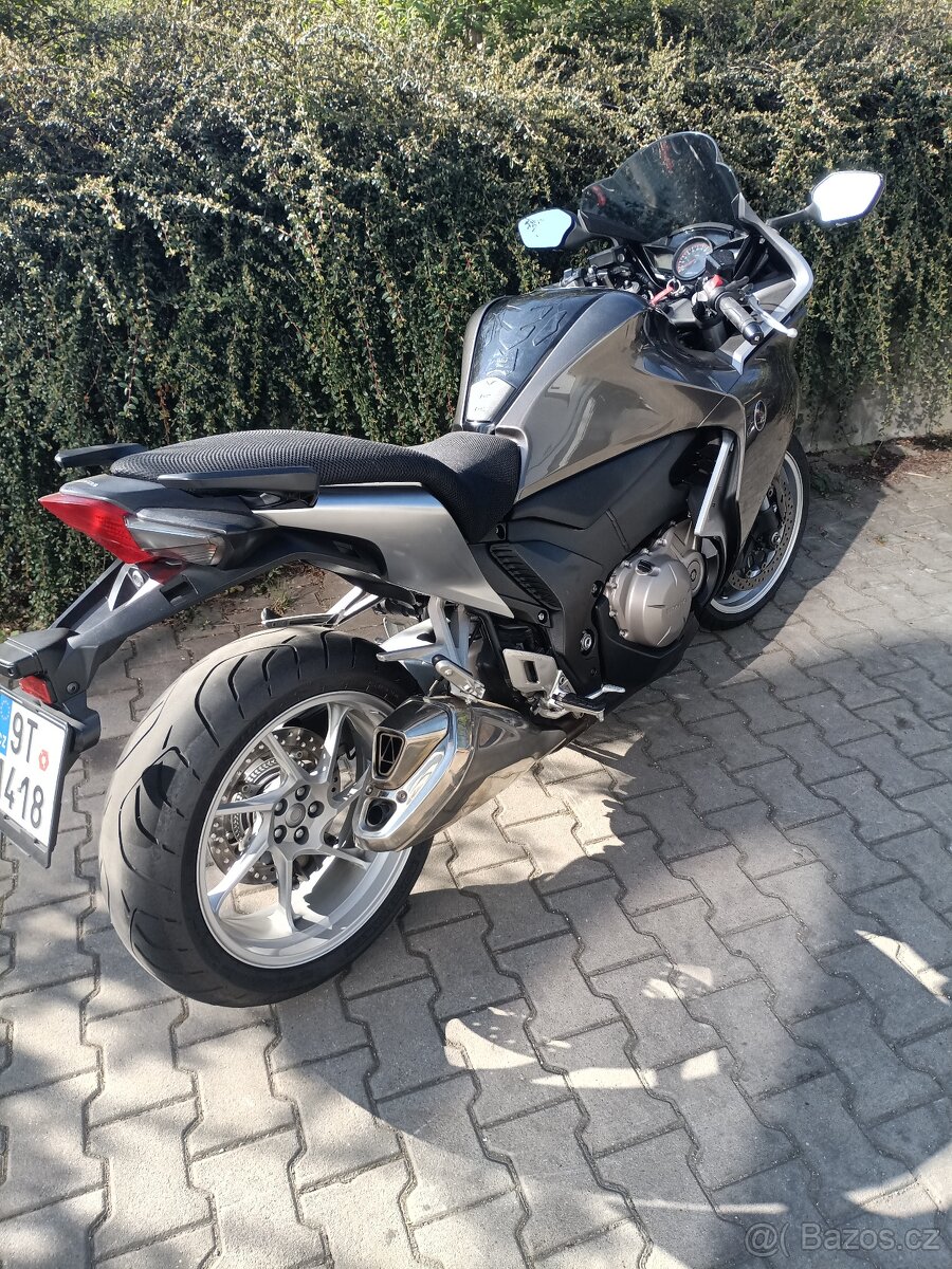 Honda vfr 1200f