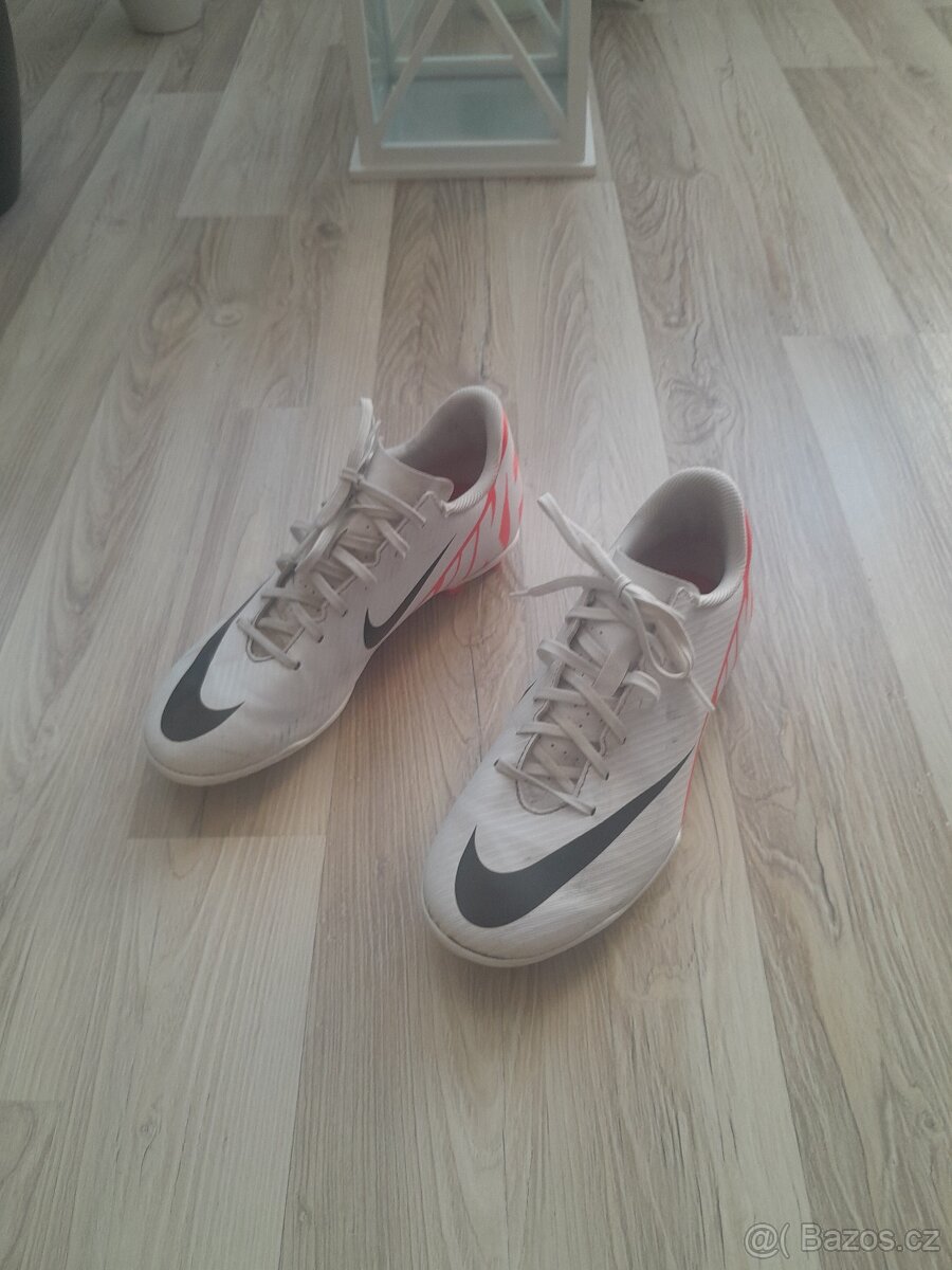 NIKE kopačky vel. 38,5