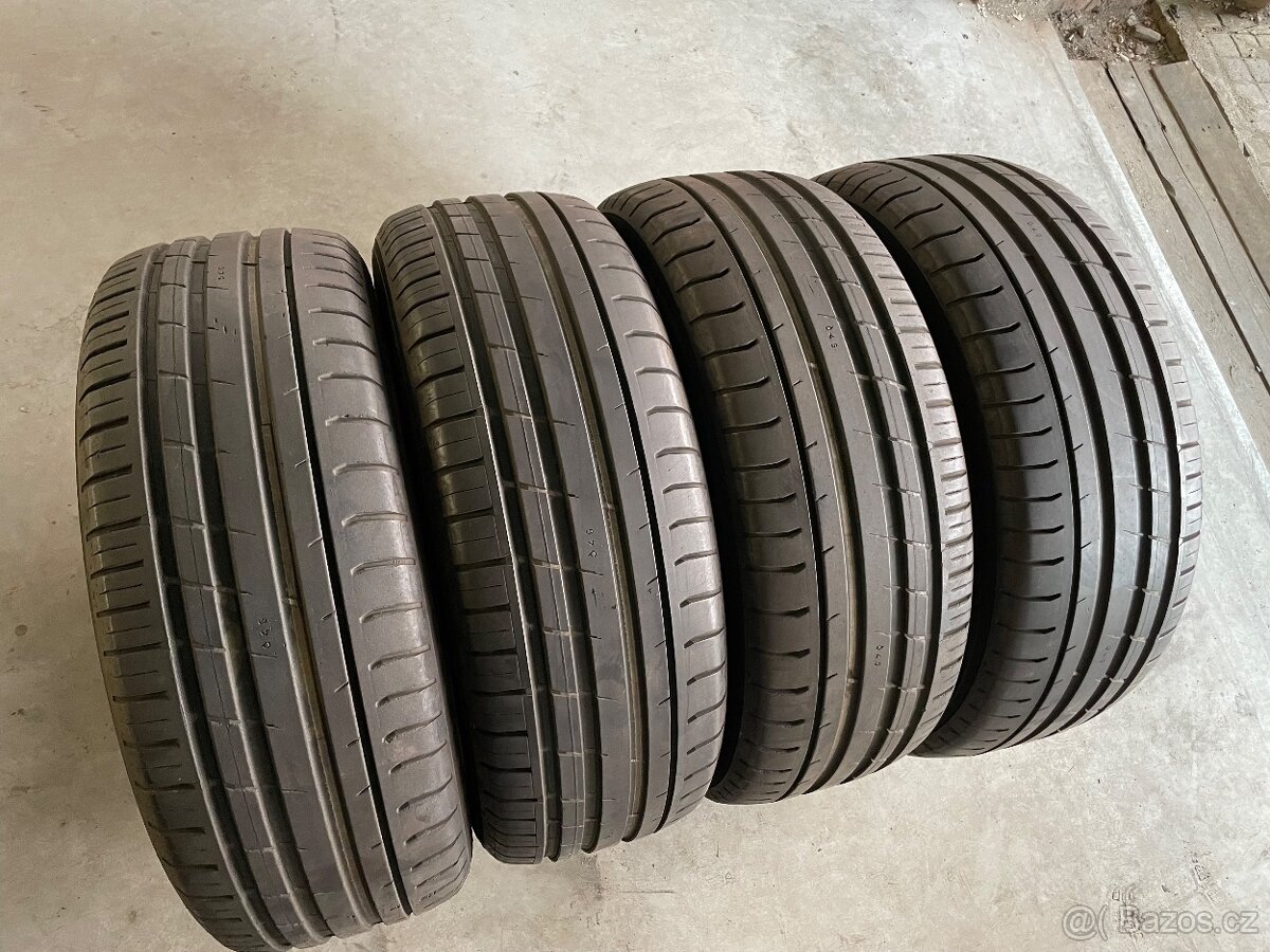 prodám letní pneumatiky 235/60/18 Nokian celá sada