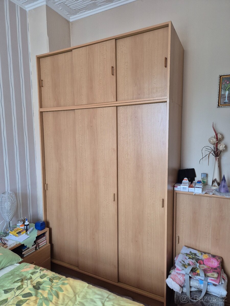Skříň - světlé dřevo