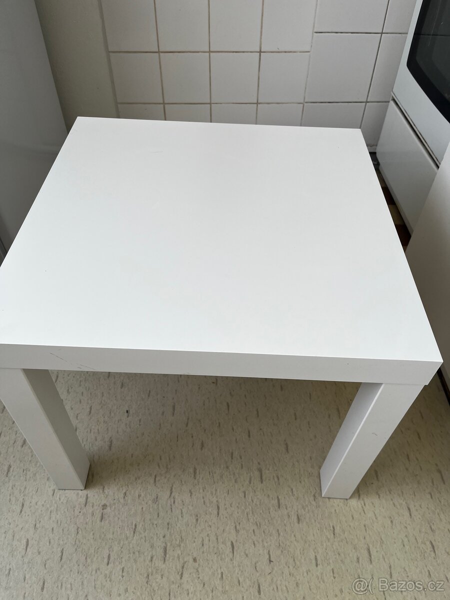 Ikea stolek bílý