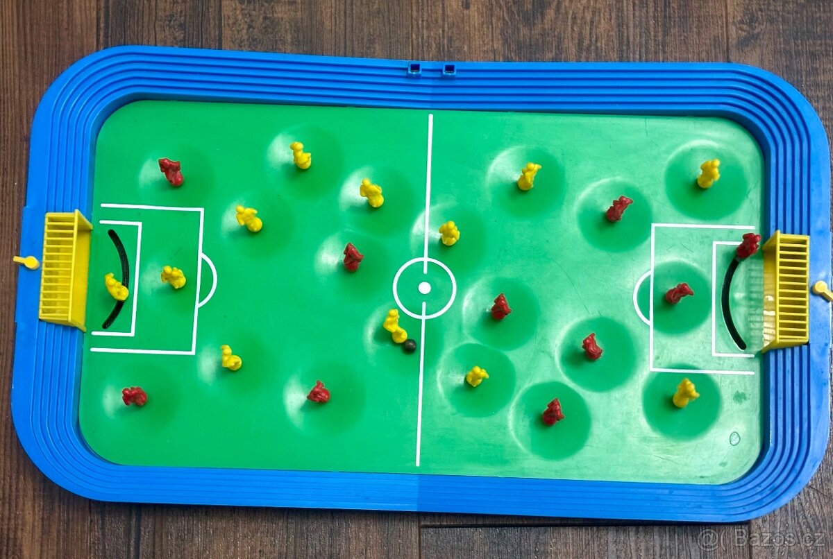 Retro stolní fotbálek