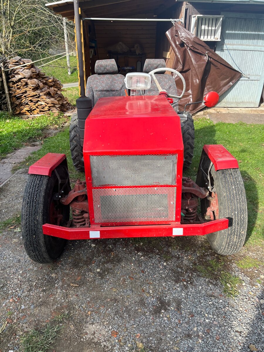 Prodám traktůrek ,motor 1202