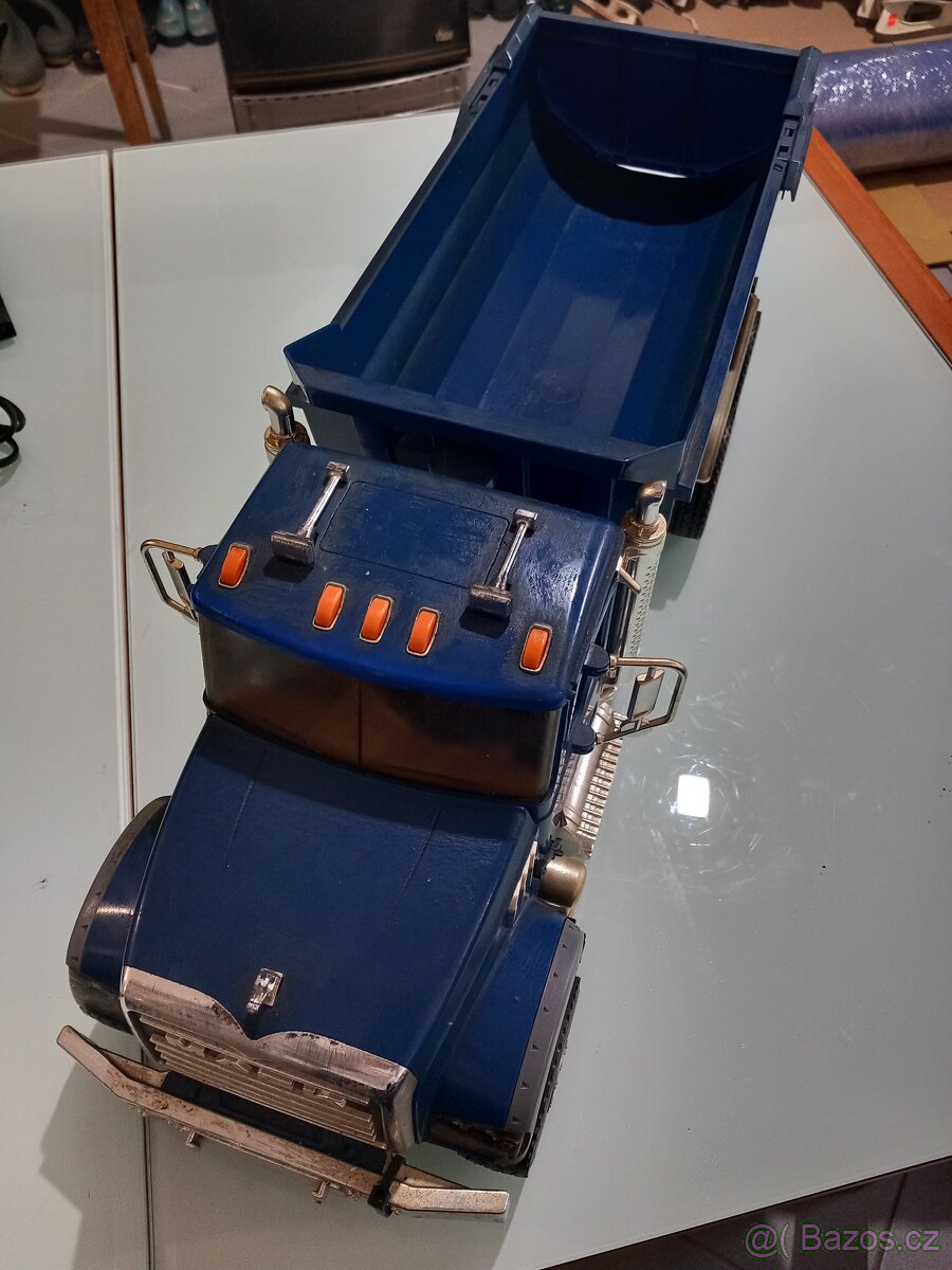 Nákladní auto MACK Granite se sklápěčkou - Bruder 2823