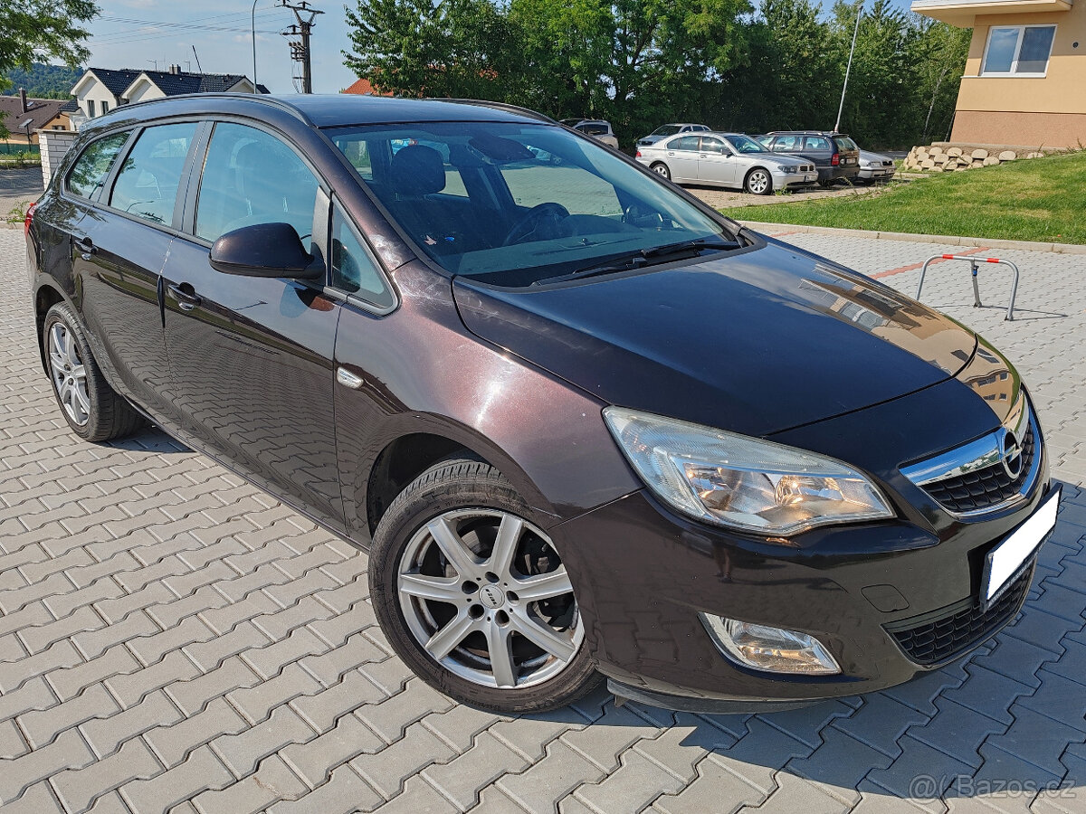Opel Astra Sports Tourer 1.7 CDTi Cosmo, r. 2012