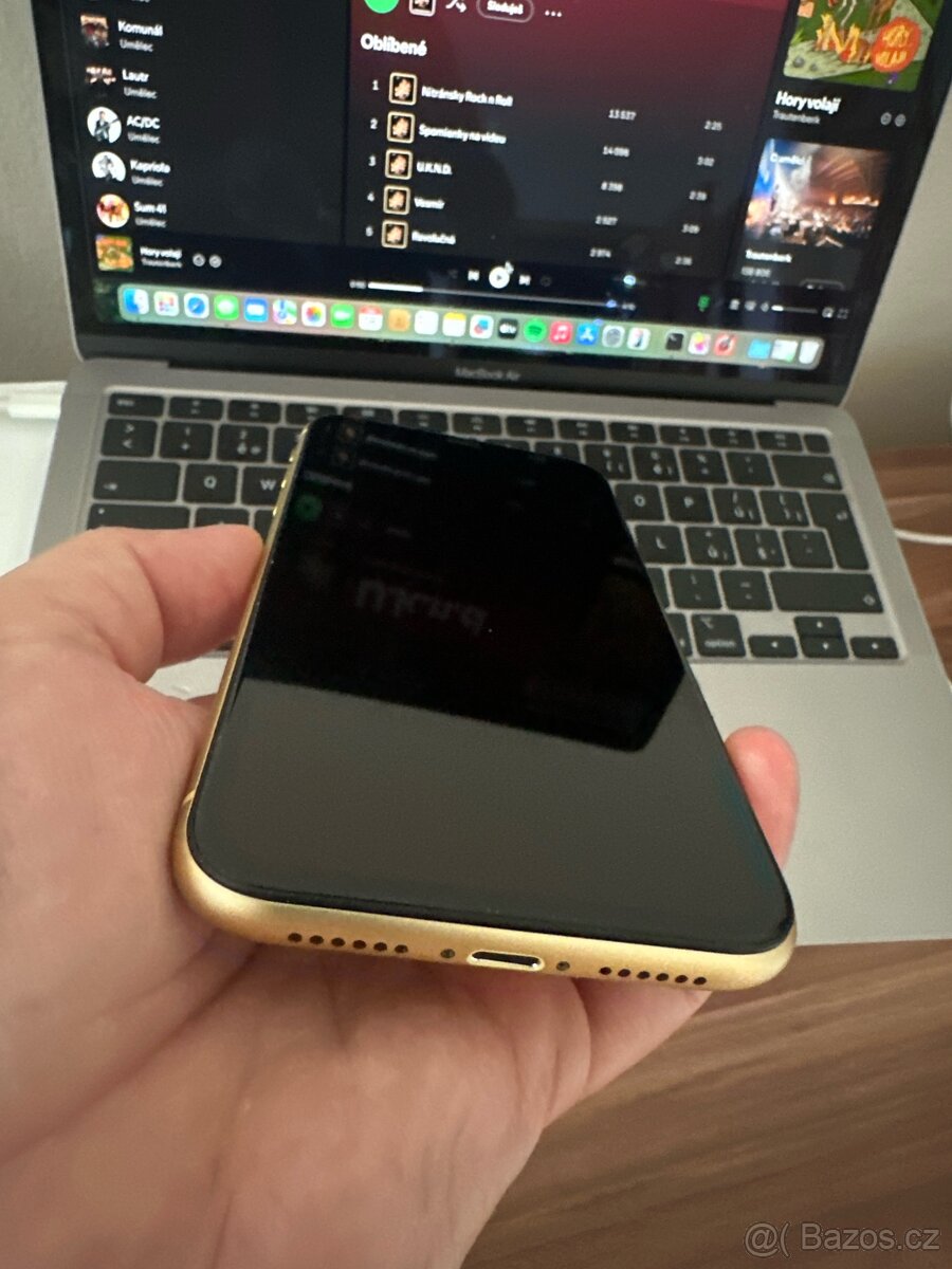 Iphone XR - baterie 100%