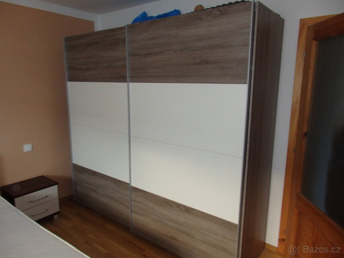 Šatní skříň 225x210x65 cm