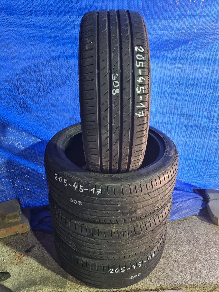 Letní pneu 205/45 R17 Nexen