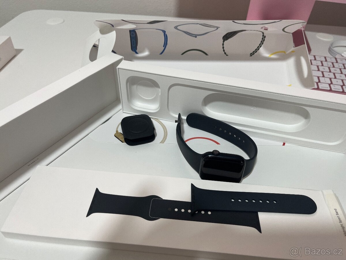 Apple Watch Series 7, 45mm – Skvělý stav + příslušenství