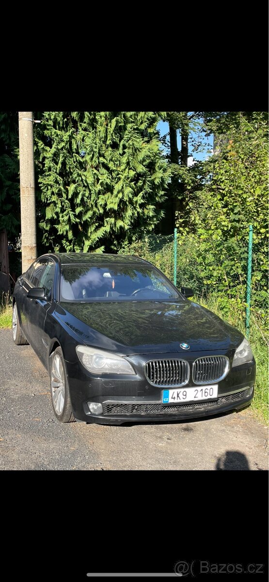 BMW 750i xDrive V8 300kW + 2x motor