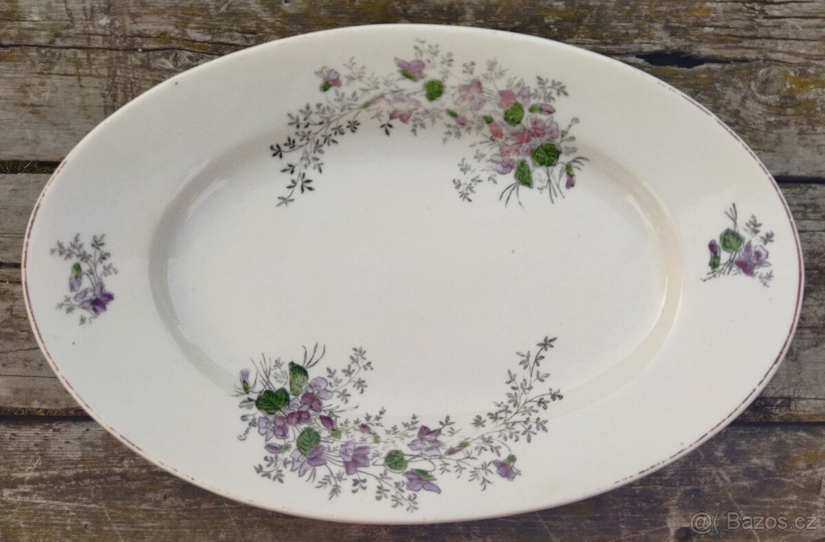 Starý oválný porcelánový tác s fialkami