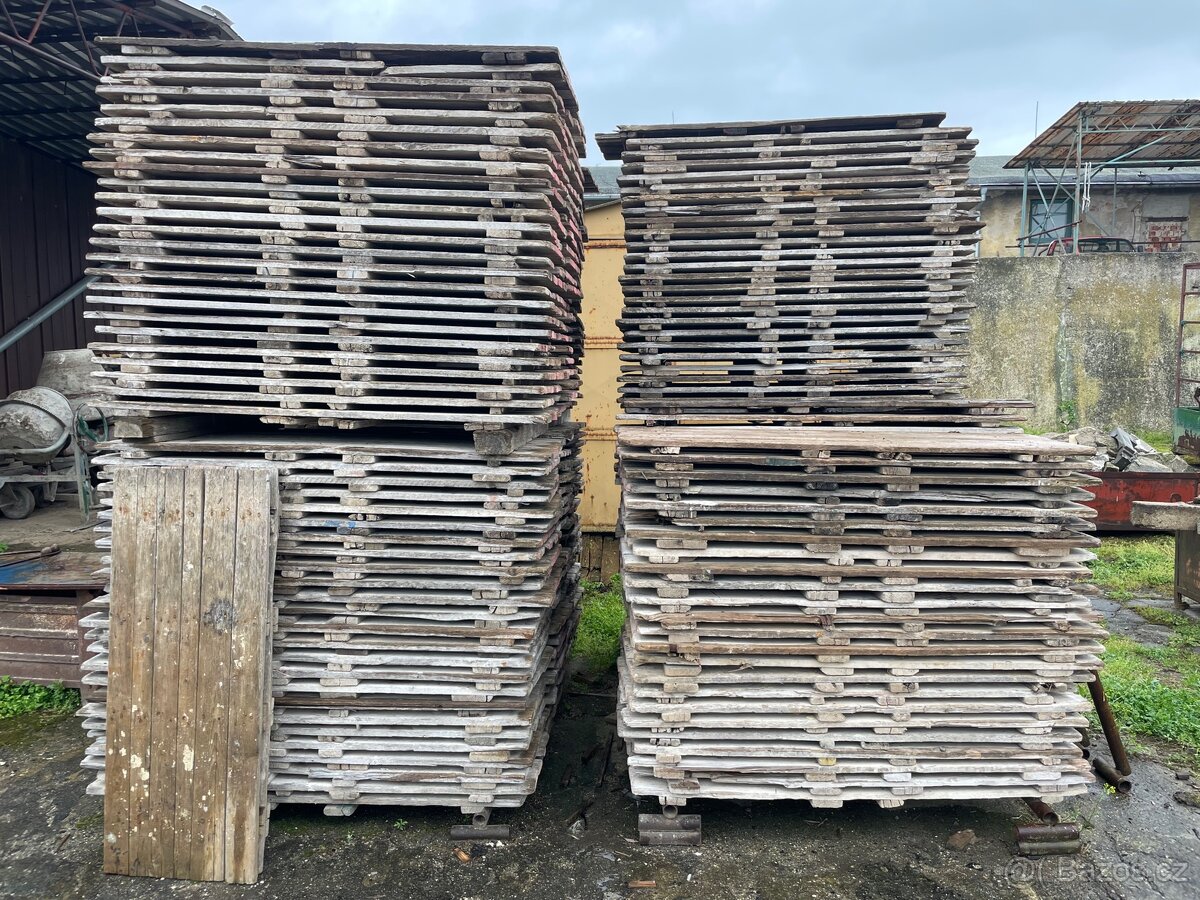 palivové dřívi, stavební podlážky, podlážky na lešeni