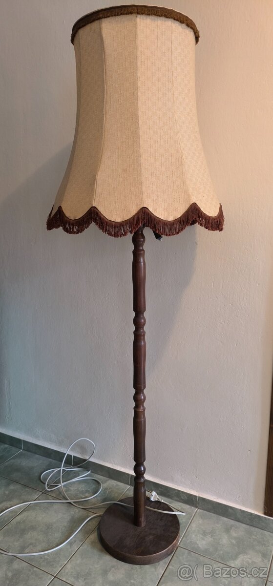 Stojací lampa
