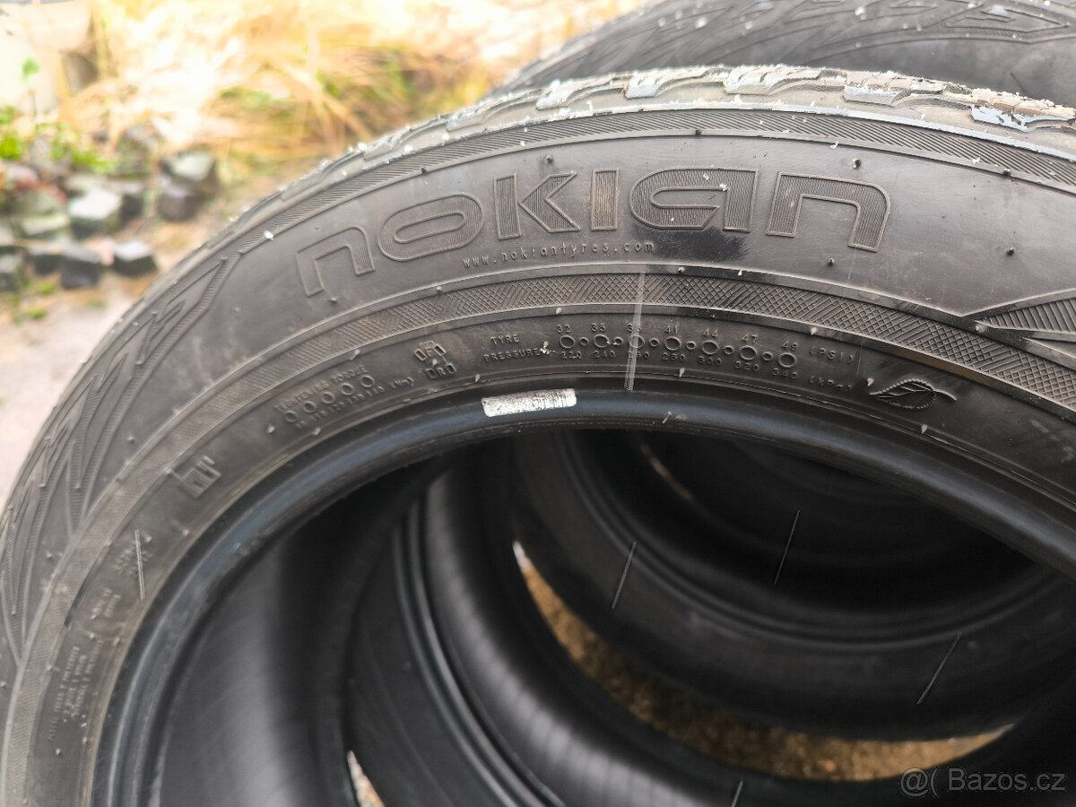 Zimní pneu Nokian WR 235/55 R19
