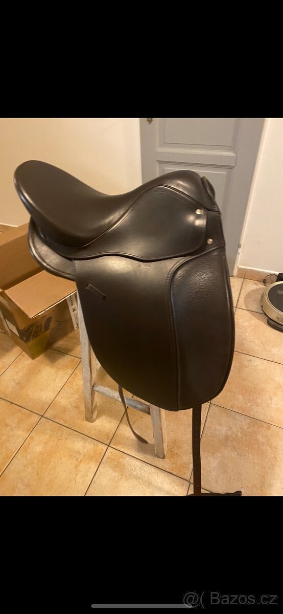 Drezůrní bezkostrové sedlo hnědé