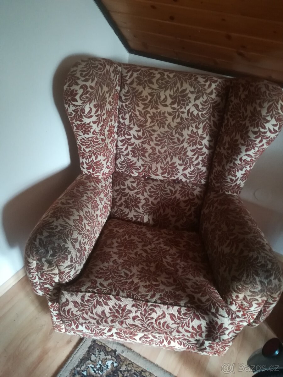 křeslo ušák k renovaci