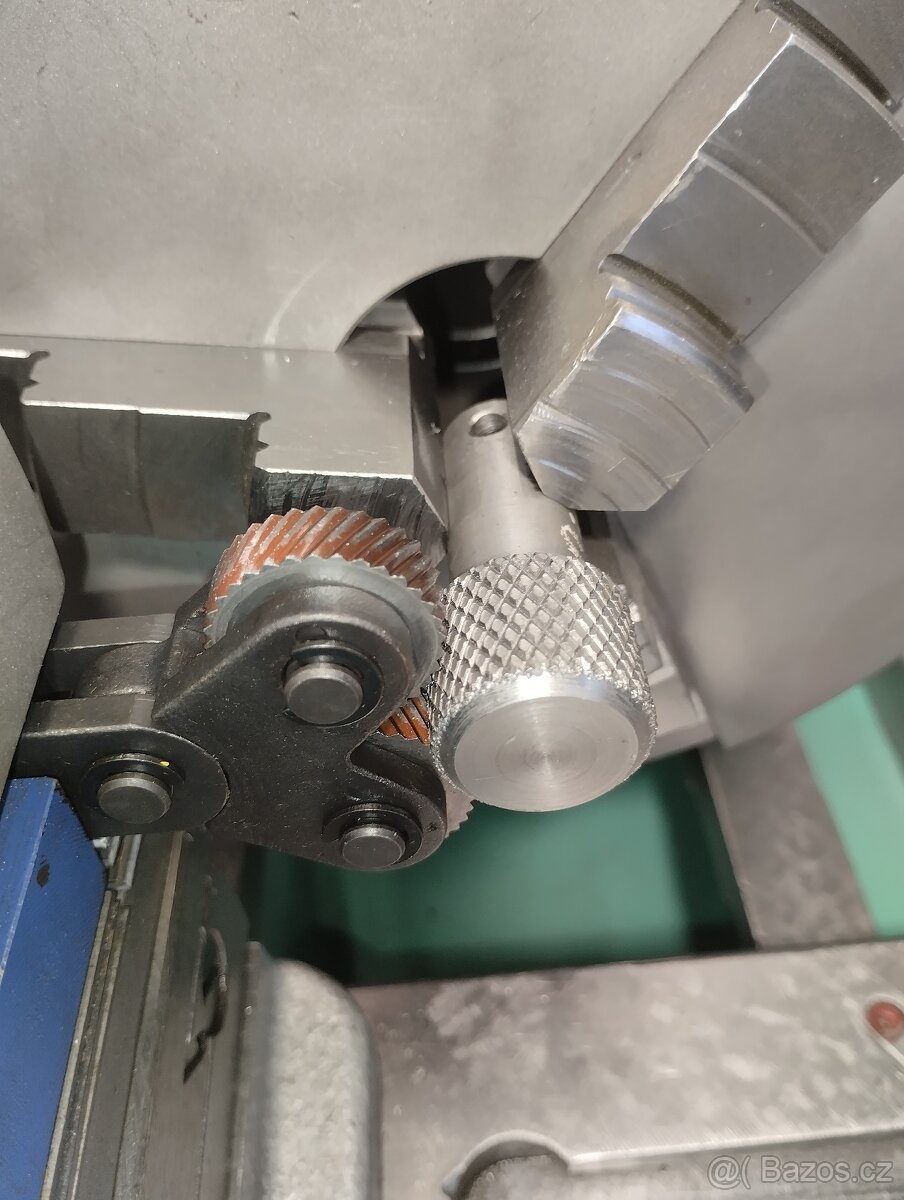 Rádlovací držák.