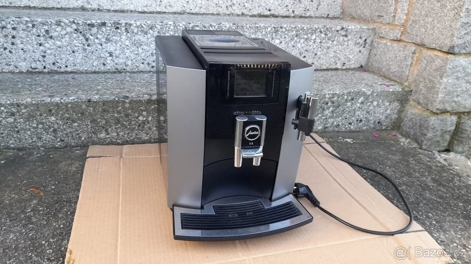 Kávovar espressovač Jura E8