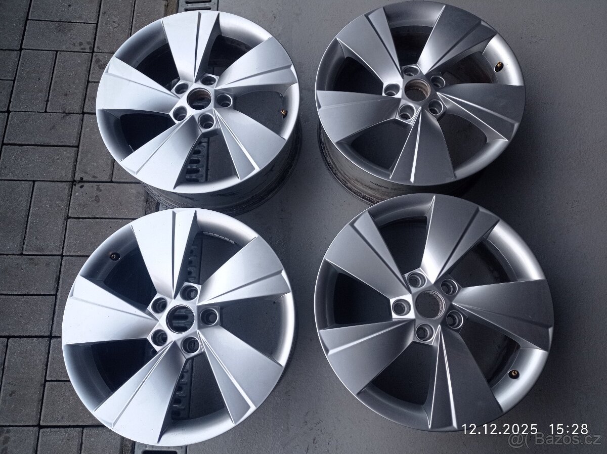 Zánovní sada 4x al disků 17" ZEUS ORIGINAL ŠKODA SUPERB III