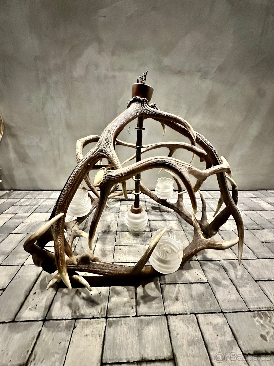 Lustry a lampičky z paroží