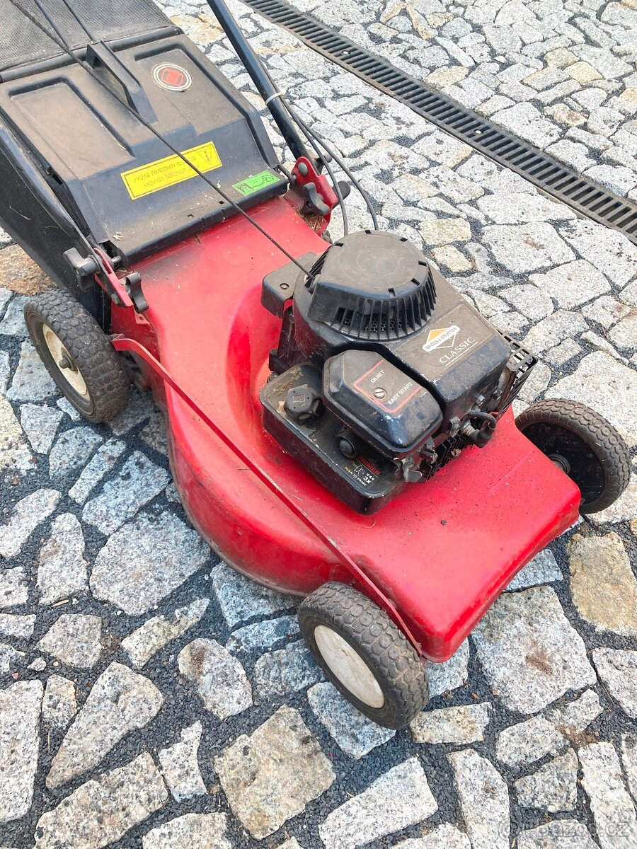 Sekačka Briggs Stratton - benzínová