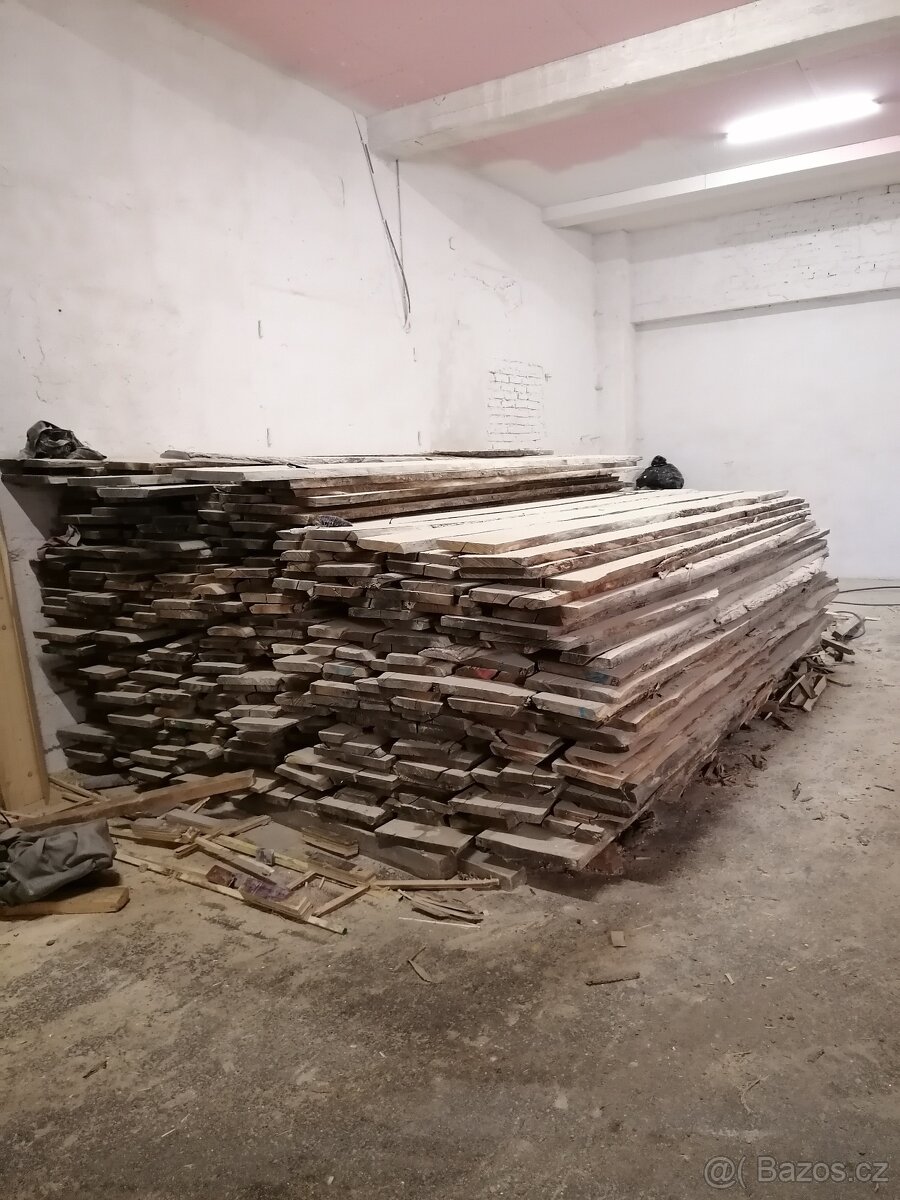 hoblovaný dub prkna délky 4,2 - 5 m