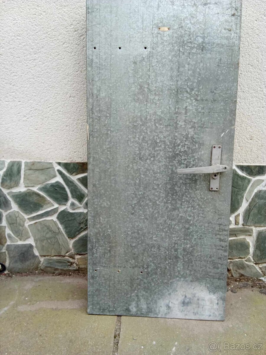 Starší originální dveře do chladícího boxu