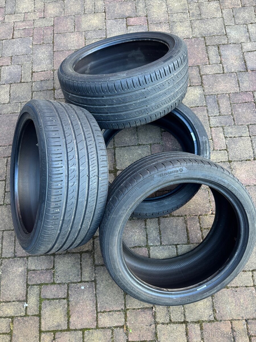 PNEU BARUM 5 - 225/40 r18 XL